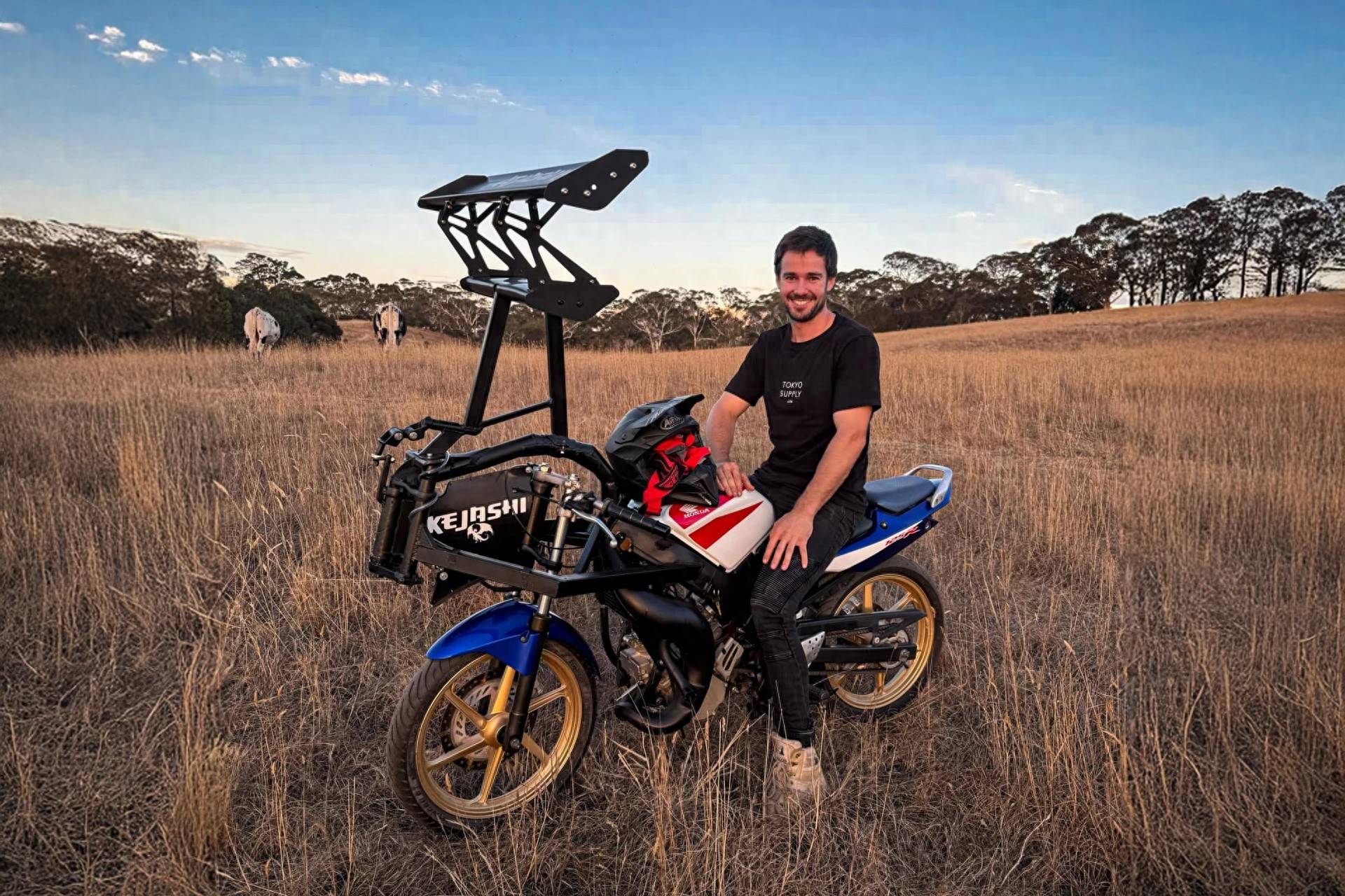 Hình ảnh chiếc xe Kejashi Tilt Rotor cùng người sáng tạo Kent Shillitoe